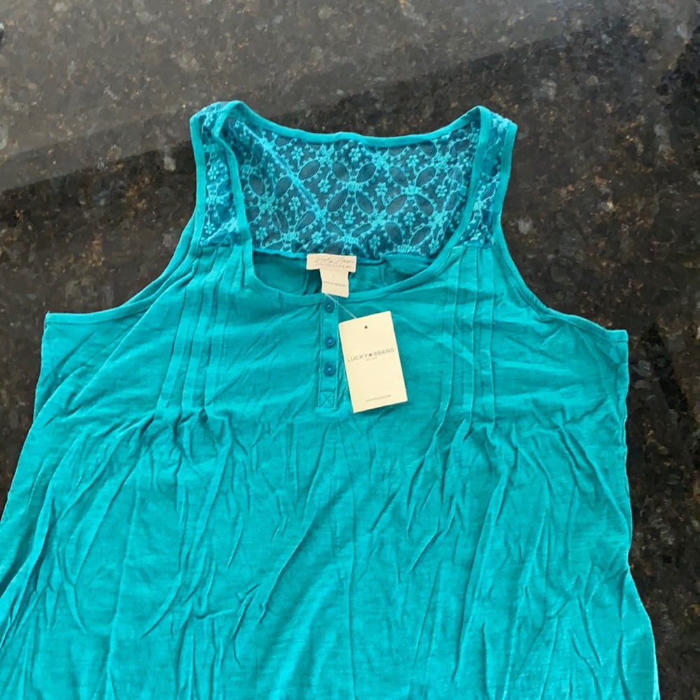 Lucky Brand women’s/juniors sleeveless top.